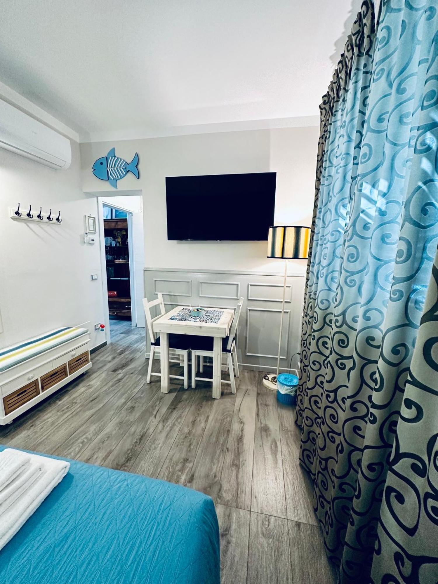 Alcivico3 Bed & Breakfast Чивитанова Марке Екстериор снимка