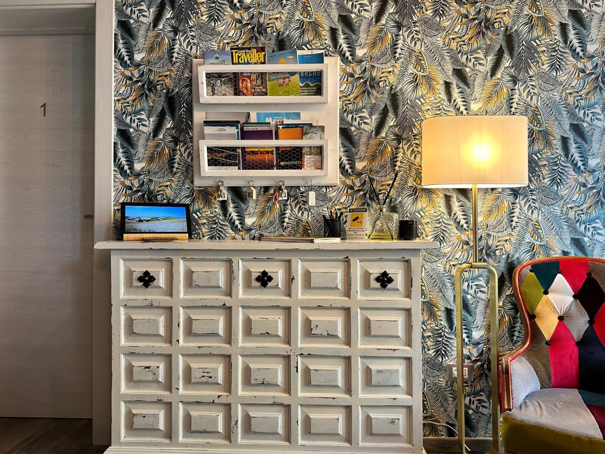 Alcivico3 Bed & Breakfast Чивитанова Марке Екстериор снимка